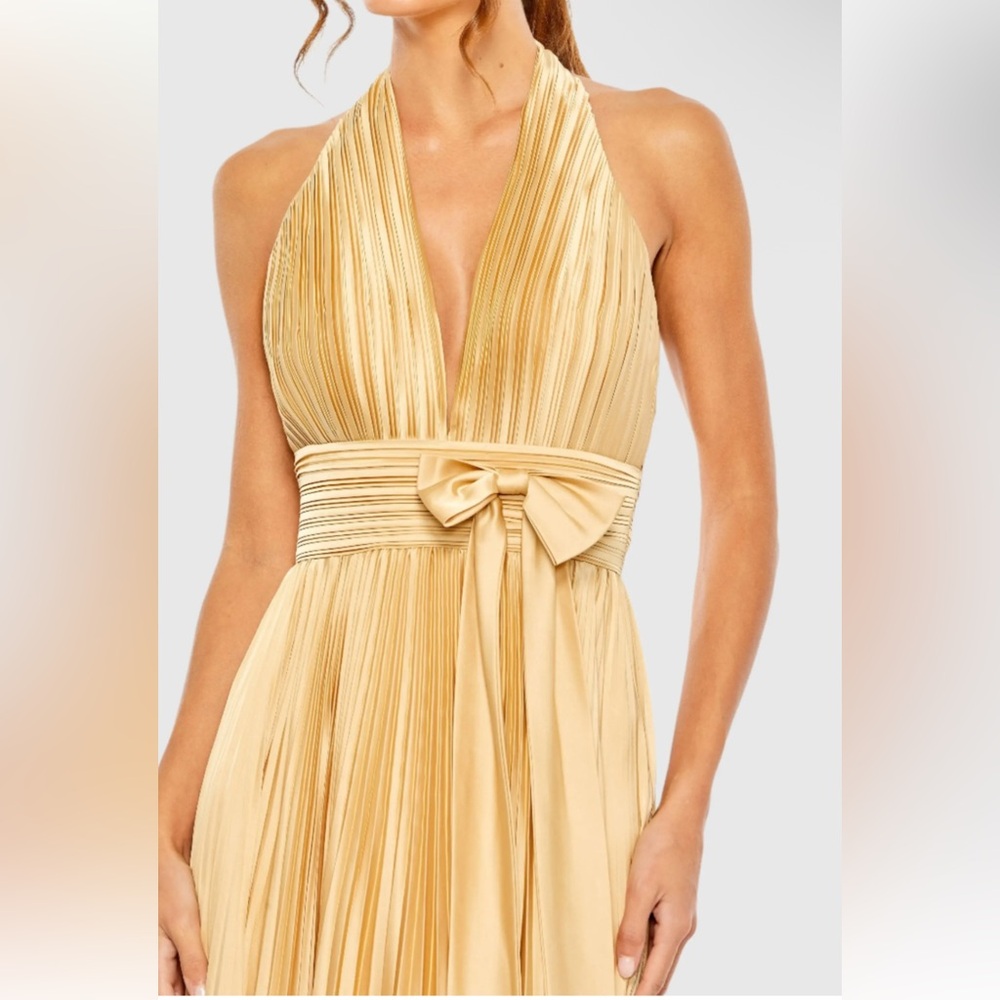 MAC DUGGAL 11636 Pleated Halter Neck Gown Bow Detail Size 8 NWT - Picture 2 of 7